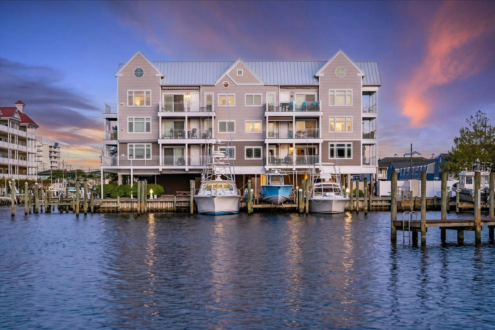310 13th St, Ocean City, MD 21842-5538, United States - 999900