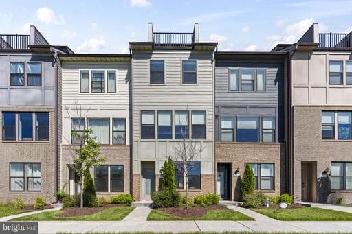 4963 Vista Green Ln, Lanham, MD 20706-2893, United States