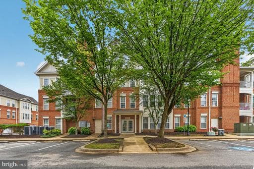 800 EDELEN STATION PL #204, LA PLATA, MD, 20646