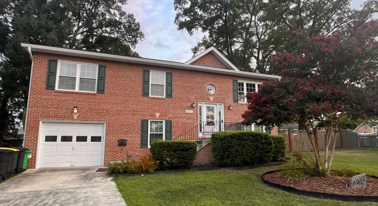 6907 Westchester Ct, Temple Hills, MD 20748-4049, United States