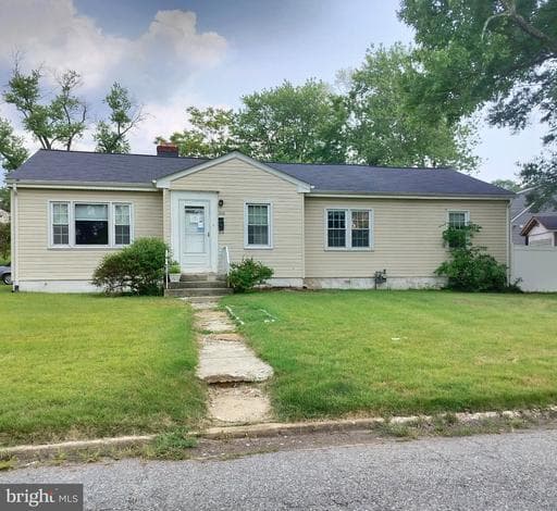 226 Seneca Dr, Oxon Hill, MD 20745-1225, United States