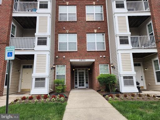 2805 Forest Run Dr, District Heights, MD 20747-3291, United States
