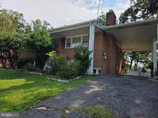 5026 Leland Dr, Oxon Hill, MD 20745-3727, United States