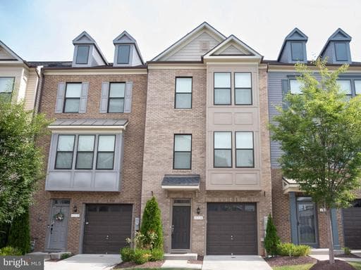 10334 Vista Meadow Way, Lanham, MD 20706-2894, United States