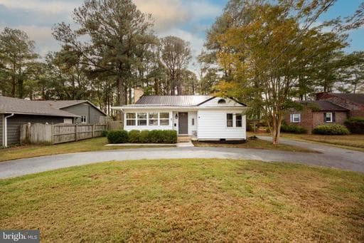 13 Hall Hwy, Crisfield, MD 21817-1205, United States