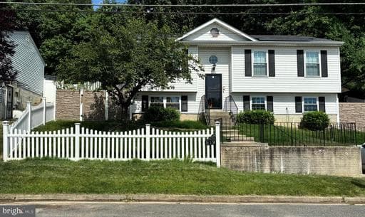 819 Balsamtree Dr, Capitol Heights, MD 20743-1427, United States