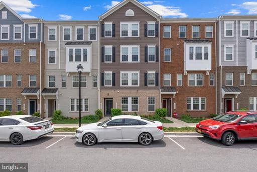 10545 Jim Lovell Ln, Lanham, MD 20706-2592, United States