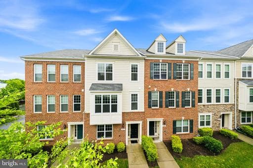 7427 Wood Meadow Way, Lanham, MD 20706-3291, United States