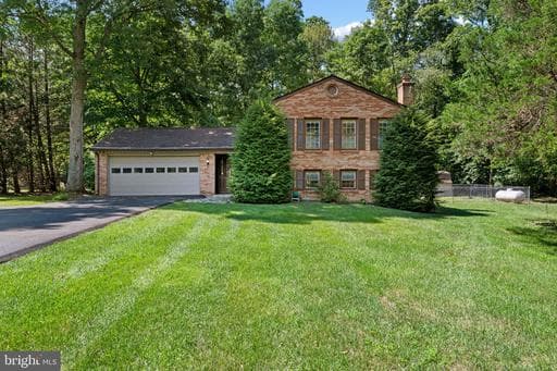 9242 Mimosa Dr, La Plata, MD 20646-3601, United States