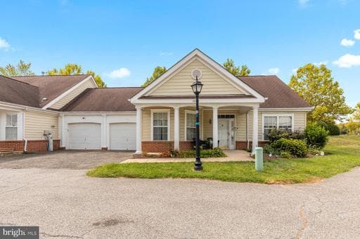 13401 Leesburg Pl, Upper Marlboro, MD 20774-8628, United States