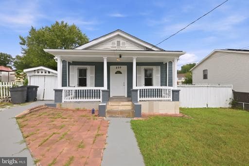805 Eastern Ave, Capitol Heights, MD 20743-1307, United States