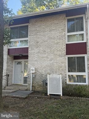 8589 Seasons Way, Lanham, MD 20706-3820, United States