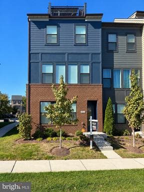 4917 Vista Green Ln, Lanham, MD 20706-2893, United States