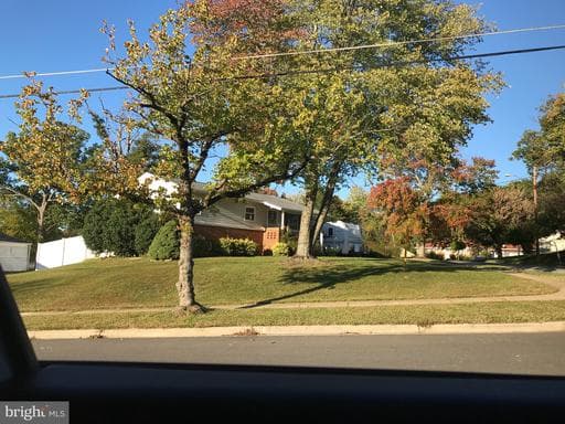 5623 Helmont Pl, Oxon Hill, MD 20745-3236, United States